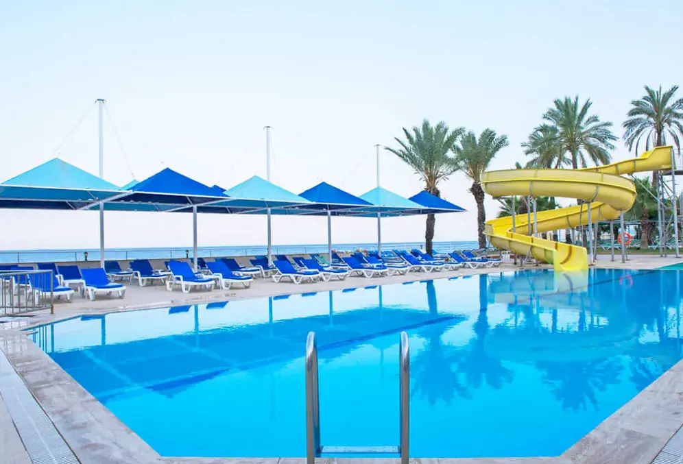 Basen w hotelu Club Rama