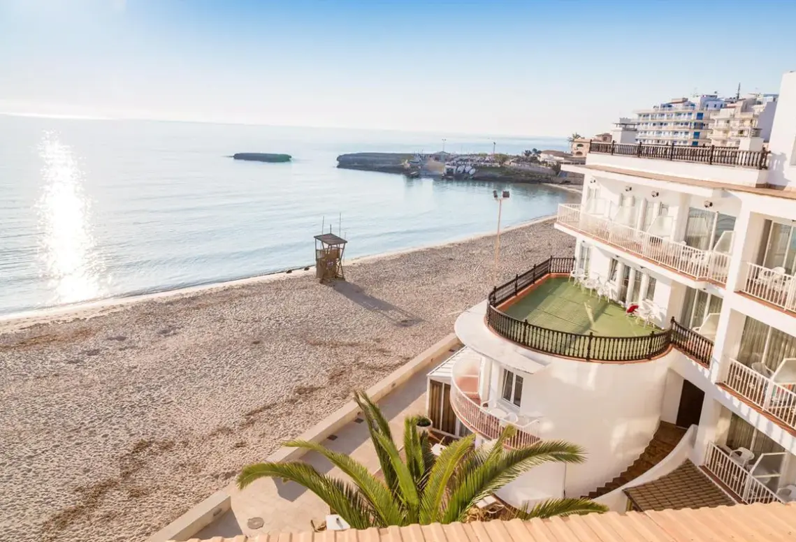Plaża przy hotelu Club S'Illot