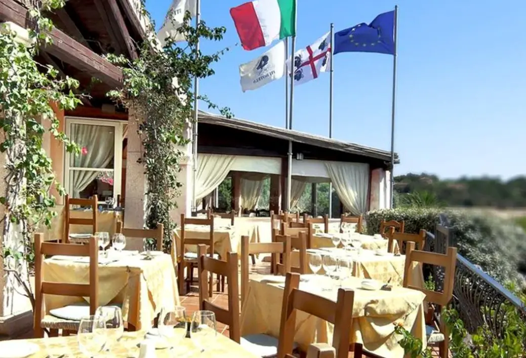 Restauracja i jedzenie w hotelu Colonna Park (Porto Cervo)