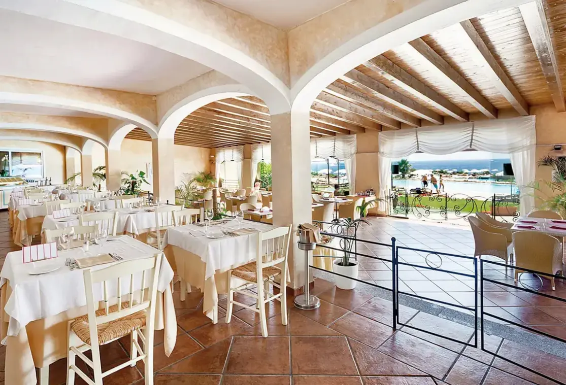 Restauracja i jedzenie w hotelu Colonna Resort
