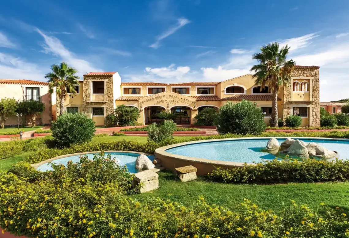 Basen w hotelu Colonna Resort
