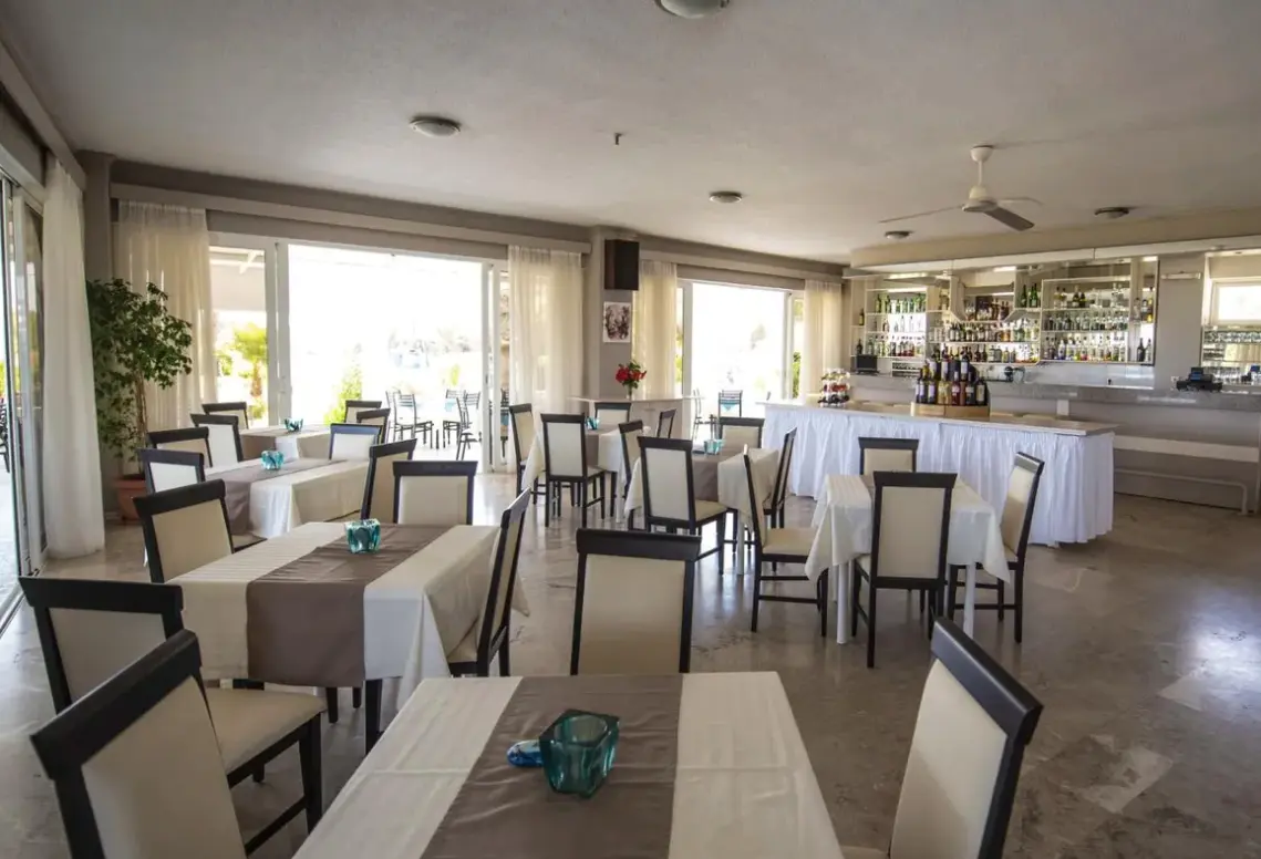 Restauracja i jedzenie w hotelu Costa Angela Seaside Resort (ex. Costa Angela Beach)