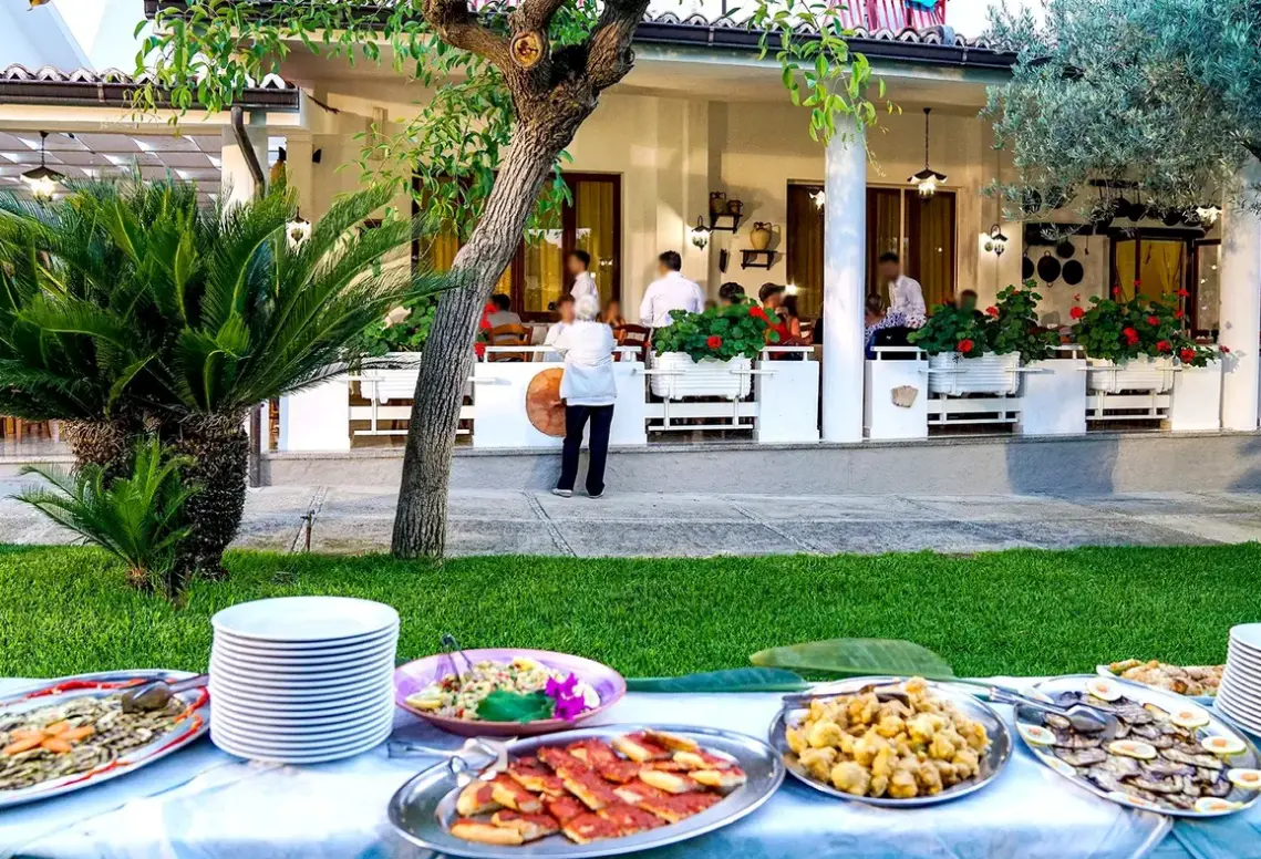 Restauracja i jedzenie w hotelu Costa Azzurra