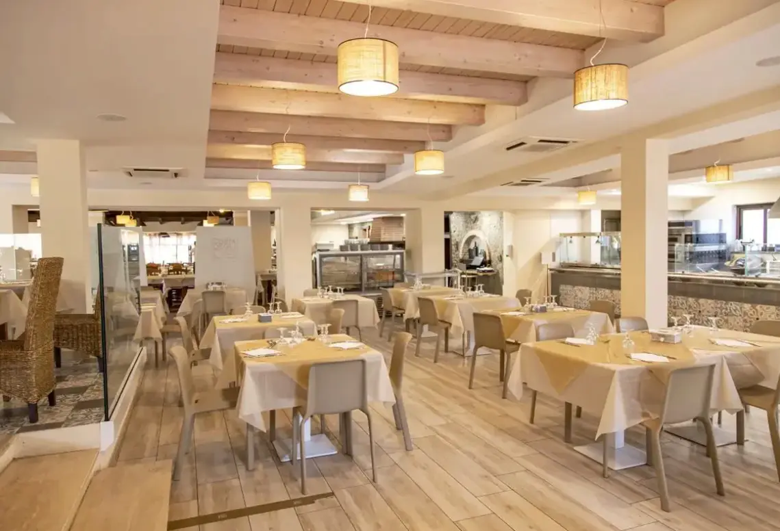 Restauracja i jedzenie w hotelu Costa degli Dei Capo Vaticano