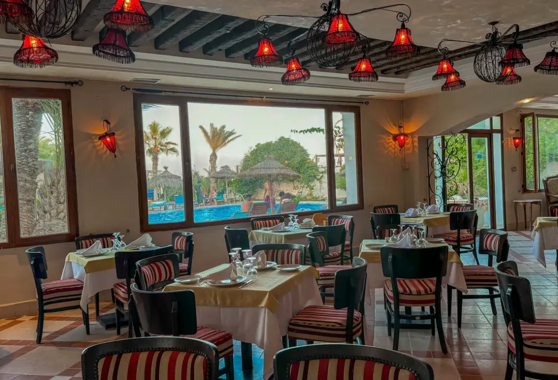Restauracja i jedzenie w hotelu Dar El Bhar