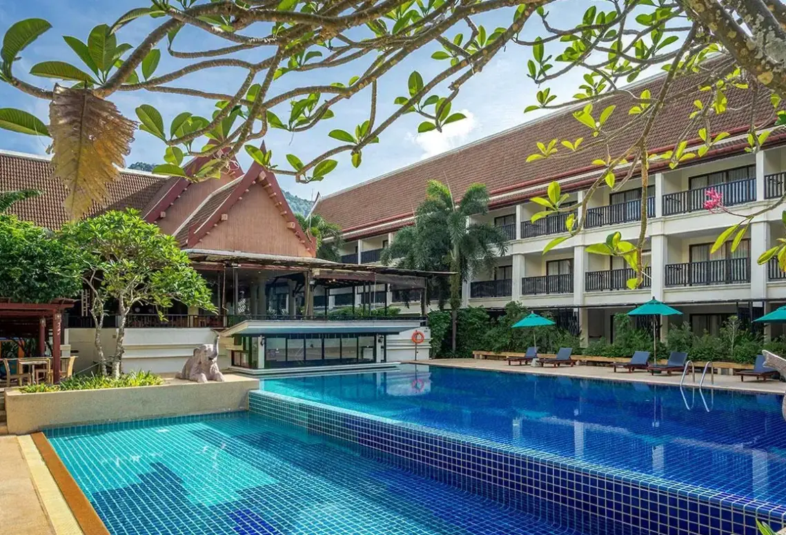 Basen w hotelu Deevana Patong Resort & Spa