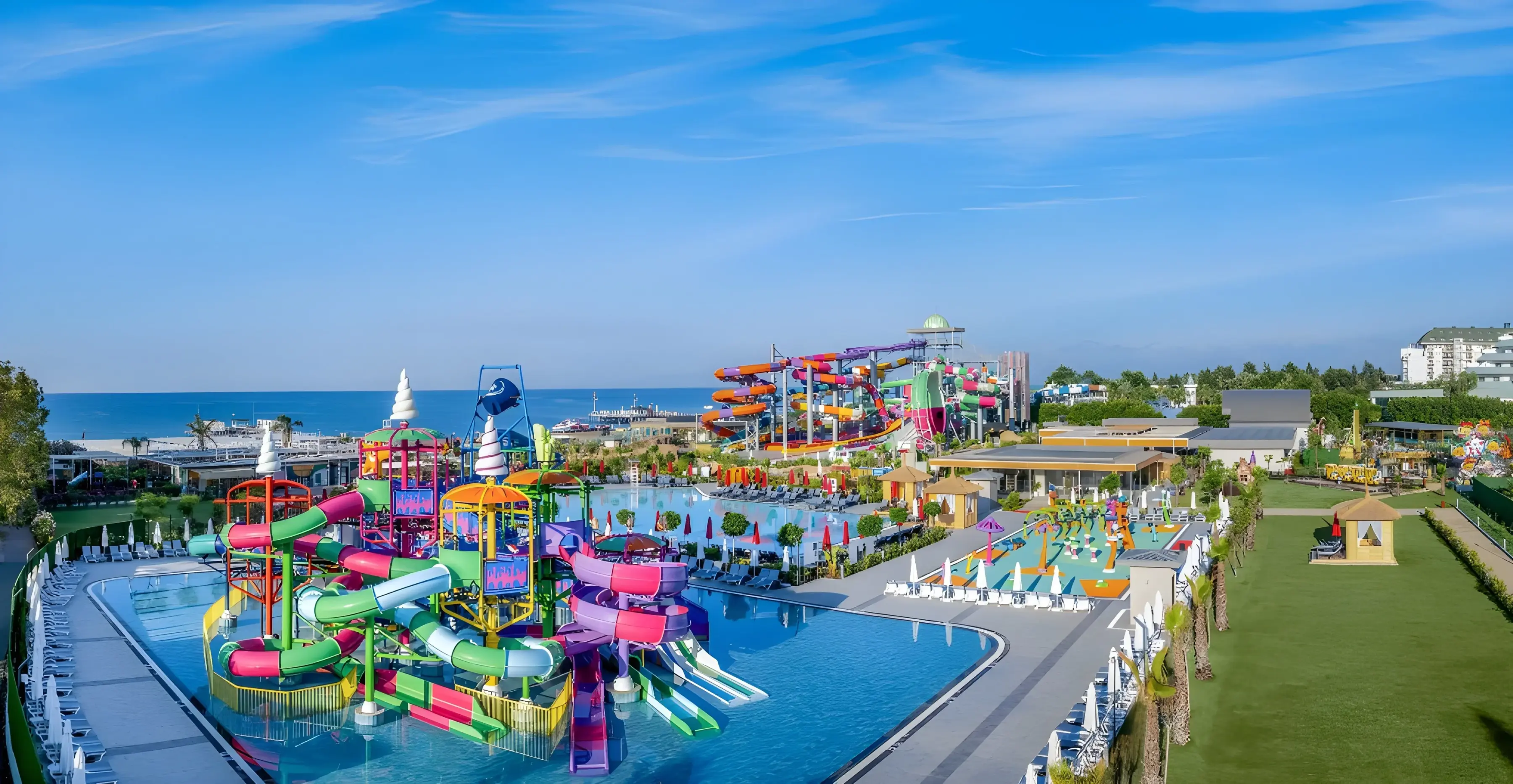 Basen w hotelu Delphin Imperial Lara