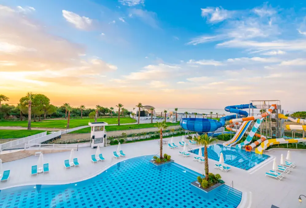Basen w hotelu Diamond De Luxe ( Colakli)