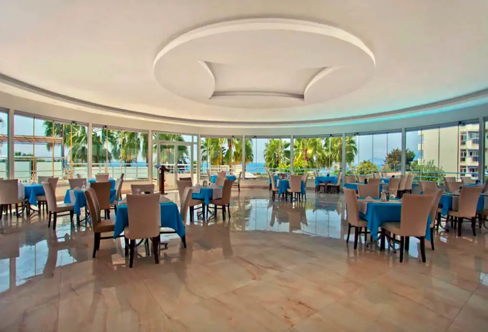 Restauracja i jedzenie w hotelu Drita Resort & Spa