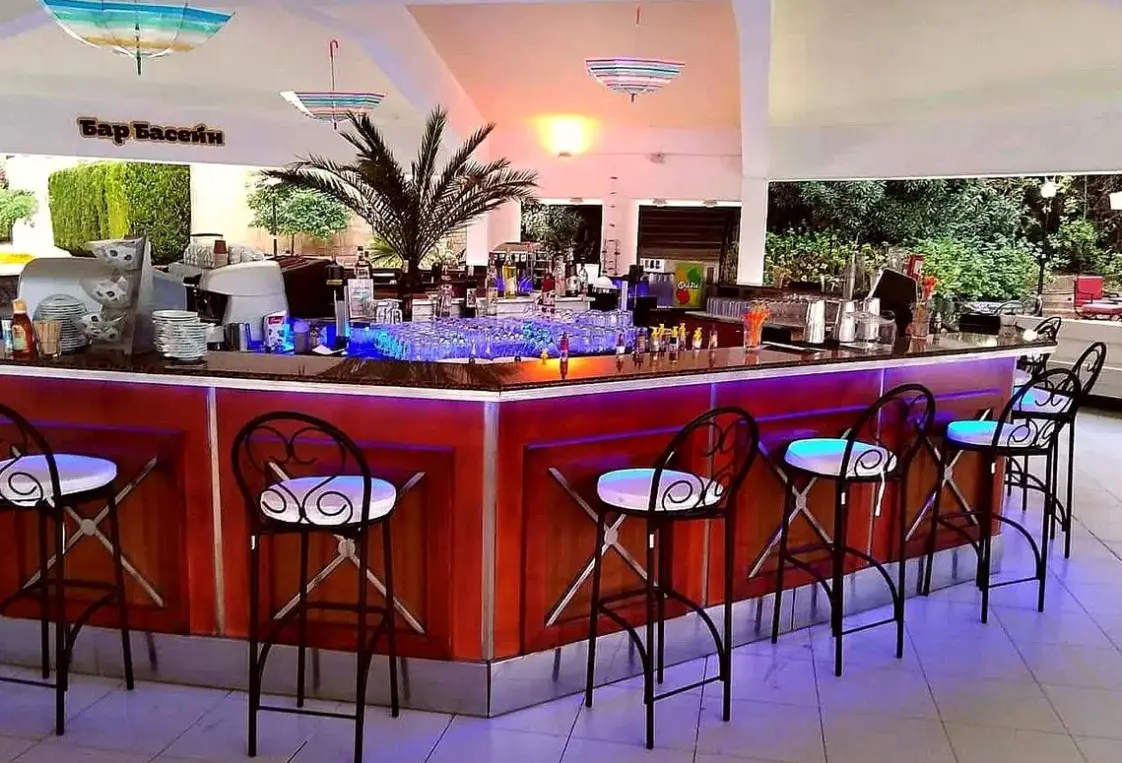 Restauracja i jedzenie w hotelu Duni Royal Pelican