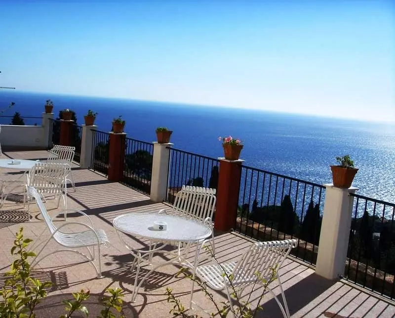 Widok z hotelu Elios  Tao (Taormina)