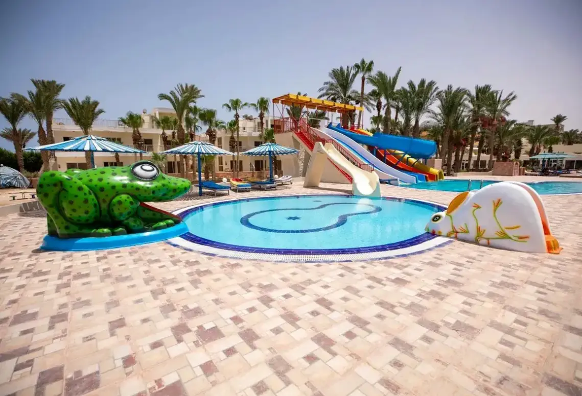 Basen w hotelu Empire Beach Resort (ex. Triton Empire Beach Resort Hurghada)