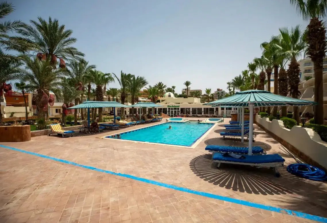 Basen w hotelu Empire Beach Resort (ex. Triton Empire Beach Resort Hurghada)