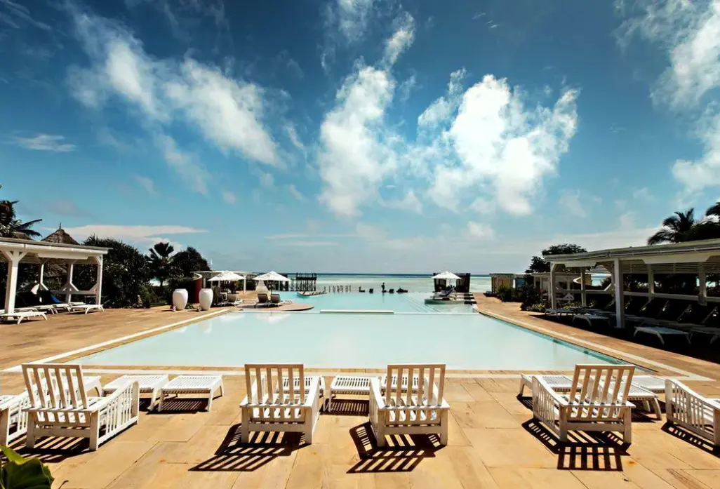 Basen w hotelu Essque Zalu Zanzibar