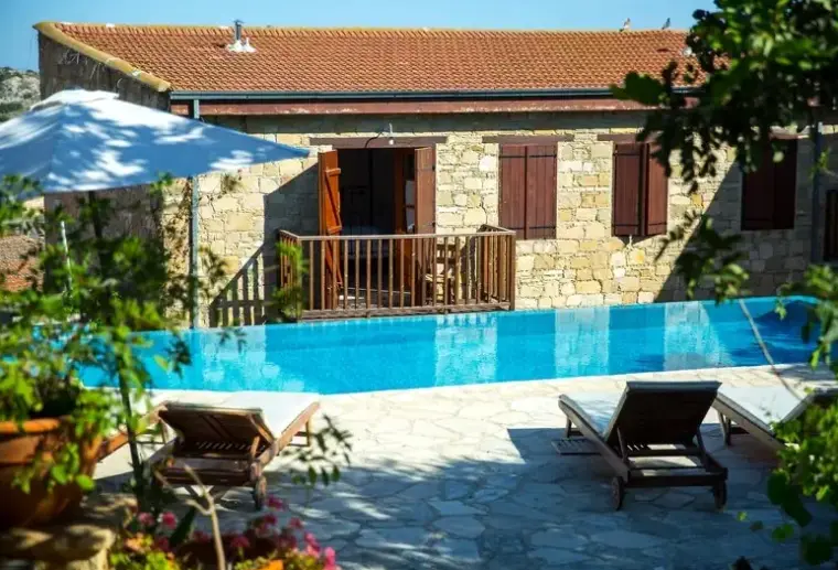 Basen w hotelu Eveleos Country House