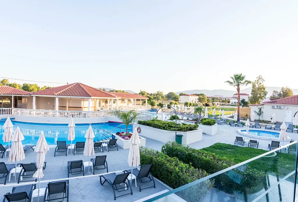 Basen w hotelu Exotica (Kalamaki)
