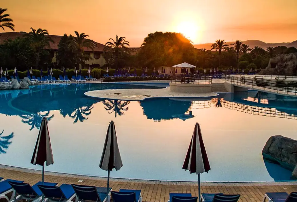 Basen w hotelu Falkensteiner Club Funimation Garden Calabria
