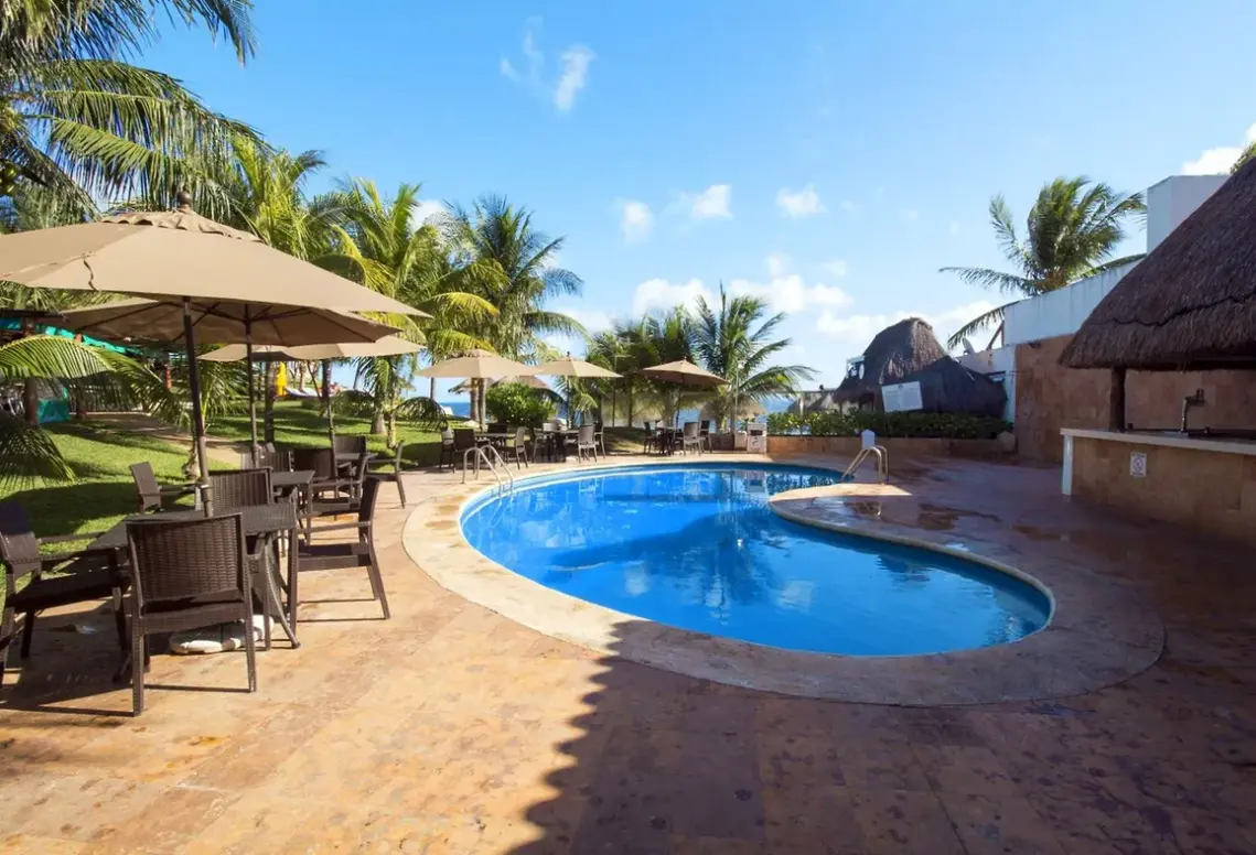 Basen w hotelu Faranda Dos Playas (Cancún)