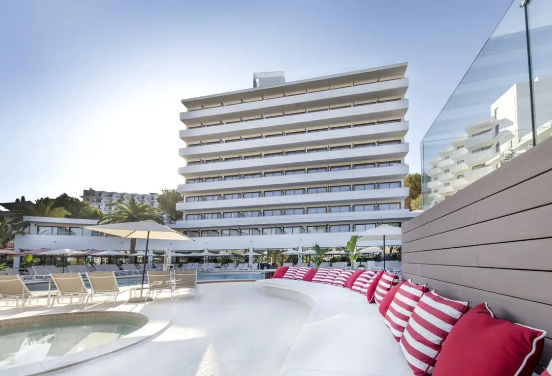 Basen w hotelu Fergus Style Tobago (Palmanova)