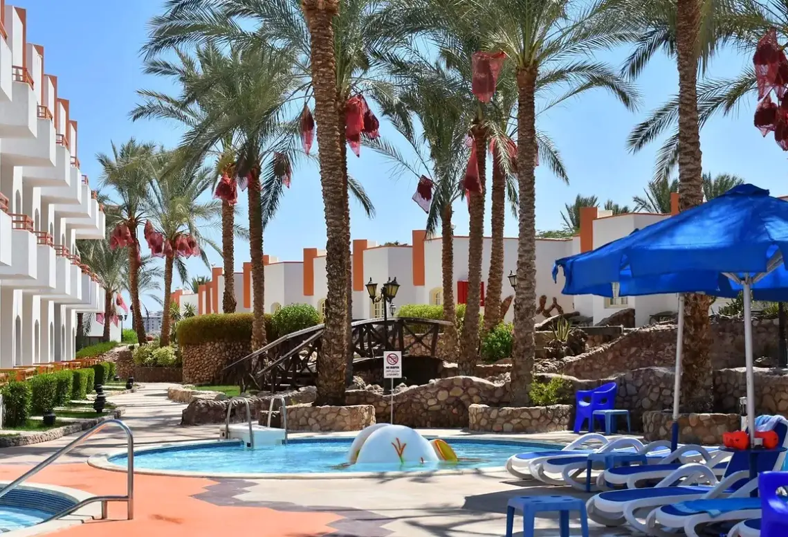 Basen w hotelu Gafy Resort