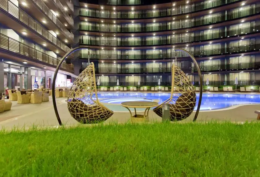 Basen w hotelu Galeon Residence & SPA