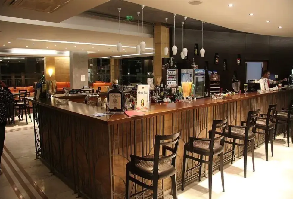 Restauracja i jedzenie w hotelu Garden of Eden Apart (Sveti Vlas)