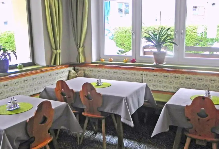 Restauracja i jedzenie w hotelu Gasthof Hoppeter