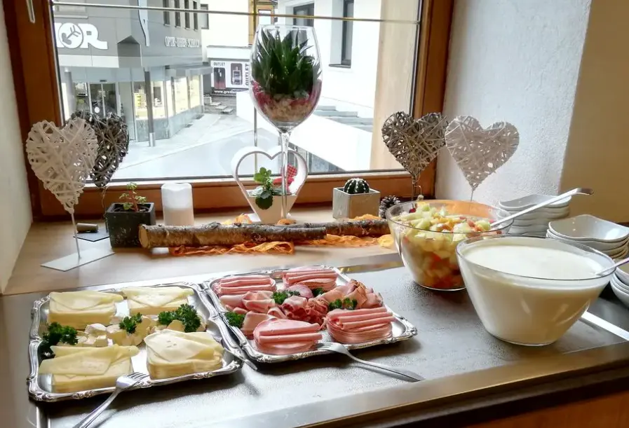 Restauracja i jedzenie w hotelu Gasthof Zellerstuben