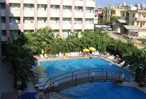 Basen w hotelu Gazipasa Star