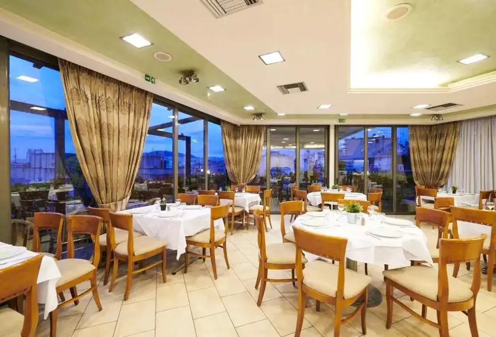 Restauracja i jedzenie w hotelu Golden City