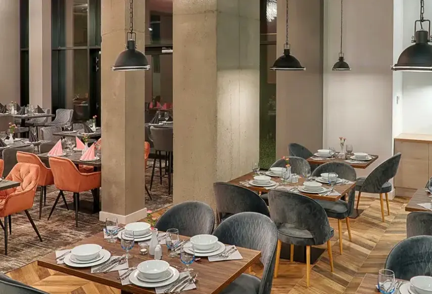 Restauracja i jedzenie w hotelu Grand Focus