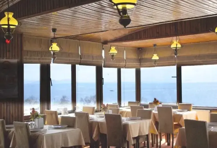 Restauracja i jedzenie w hotelu Grand Liza