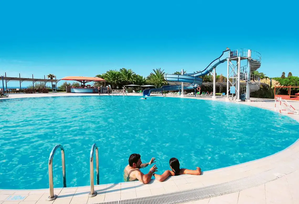 Basen w hotelu Grand Ontur