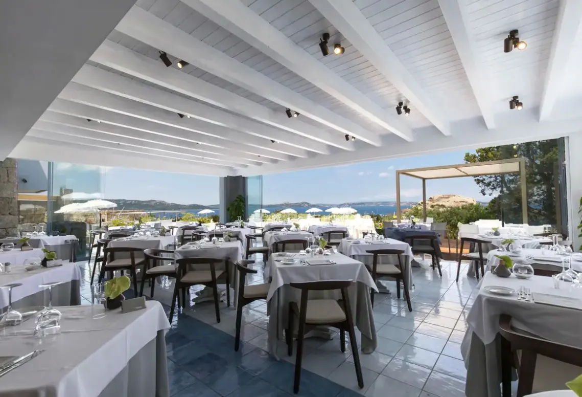 Restauracja i jedzenie w hotelu Grand Relais dei Nuraghi