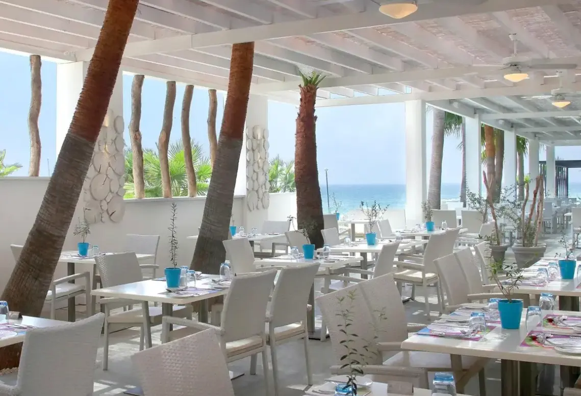 Restauracja i jedzenie w hotelu Grand Resort (Limassol)
