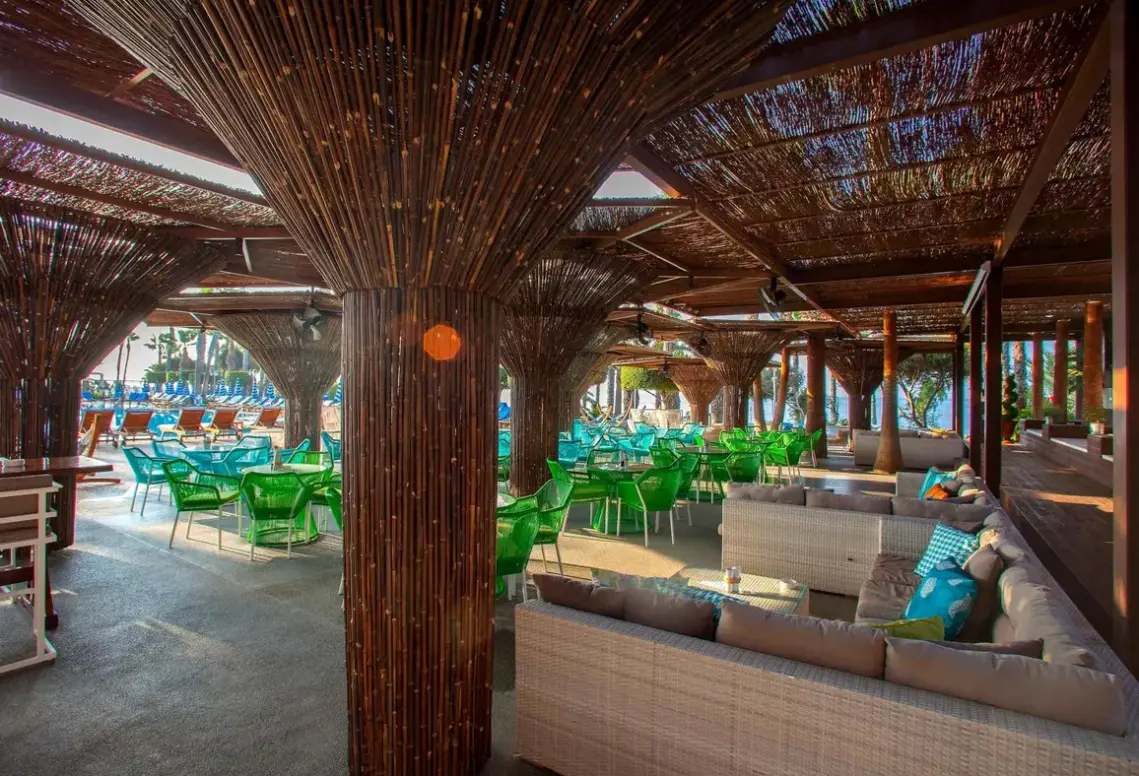 Restauracja i jedzenie w hotelu Grand Resort (Limassol)