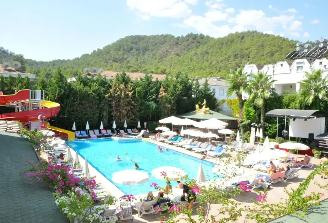 Basen w hotelu Grand Viking (Kemer)
