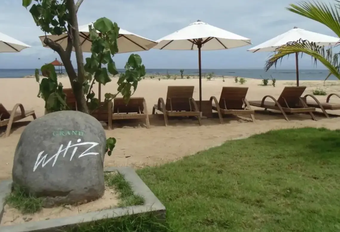 Plaża przy hotelu Grand Whiz