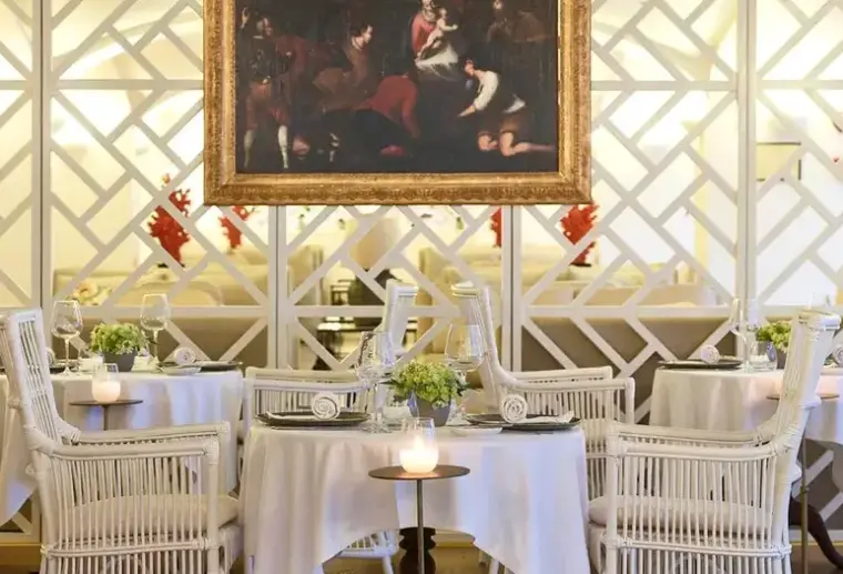 Restauracja i jedzenie w hotelu Grecotel LuxMe Daphnila Bay Dassia