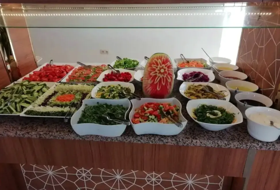 Restauracja i jedzenie w hotelu Green Life (Kestel)