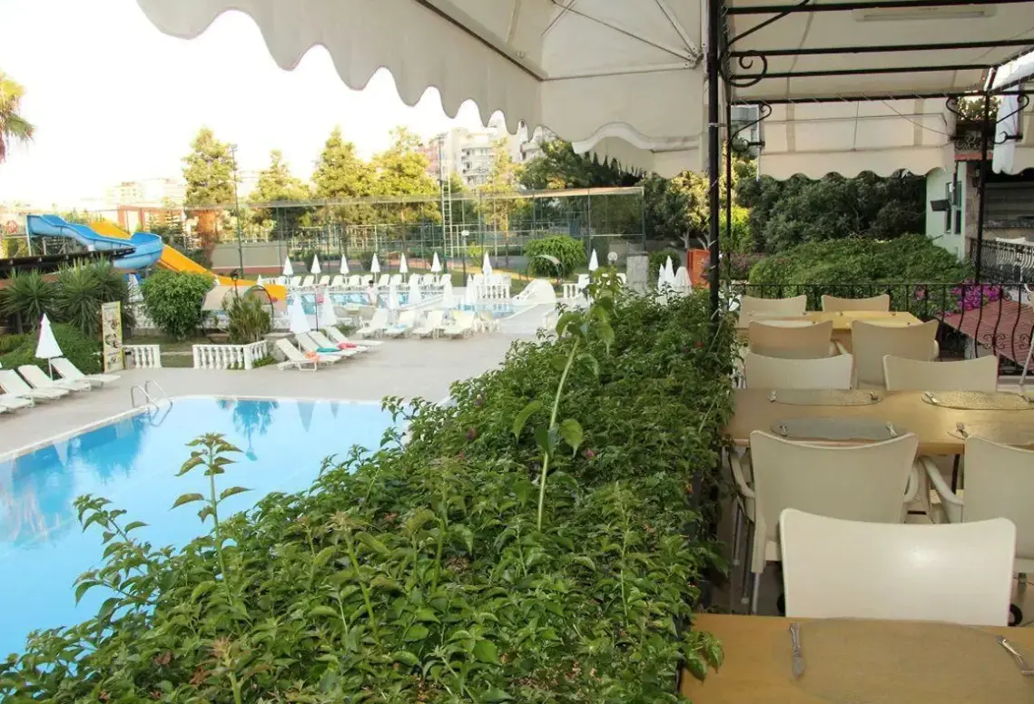 Basen w hotelu Green Park (Alanya)