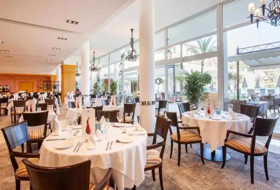 Restauracja i jedzenie w hotelu Grupotel Playa de Palma