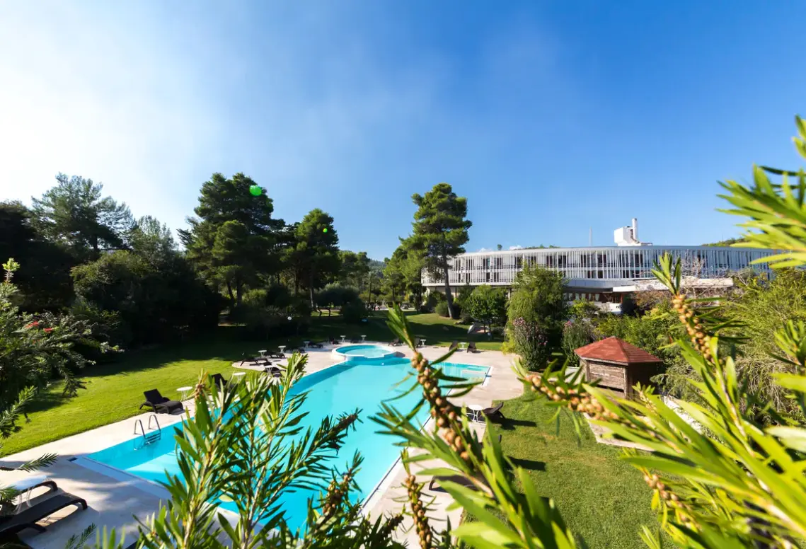 Basen w hotelu Gusmay Resort