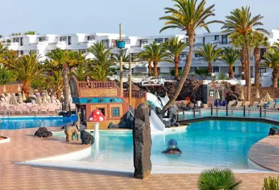 Basen w hotelu H10 Lanzarote Gardens
