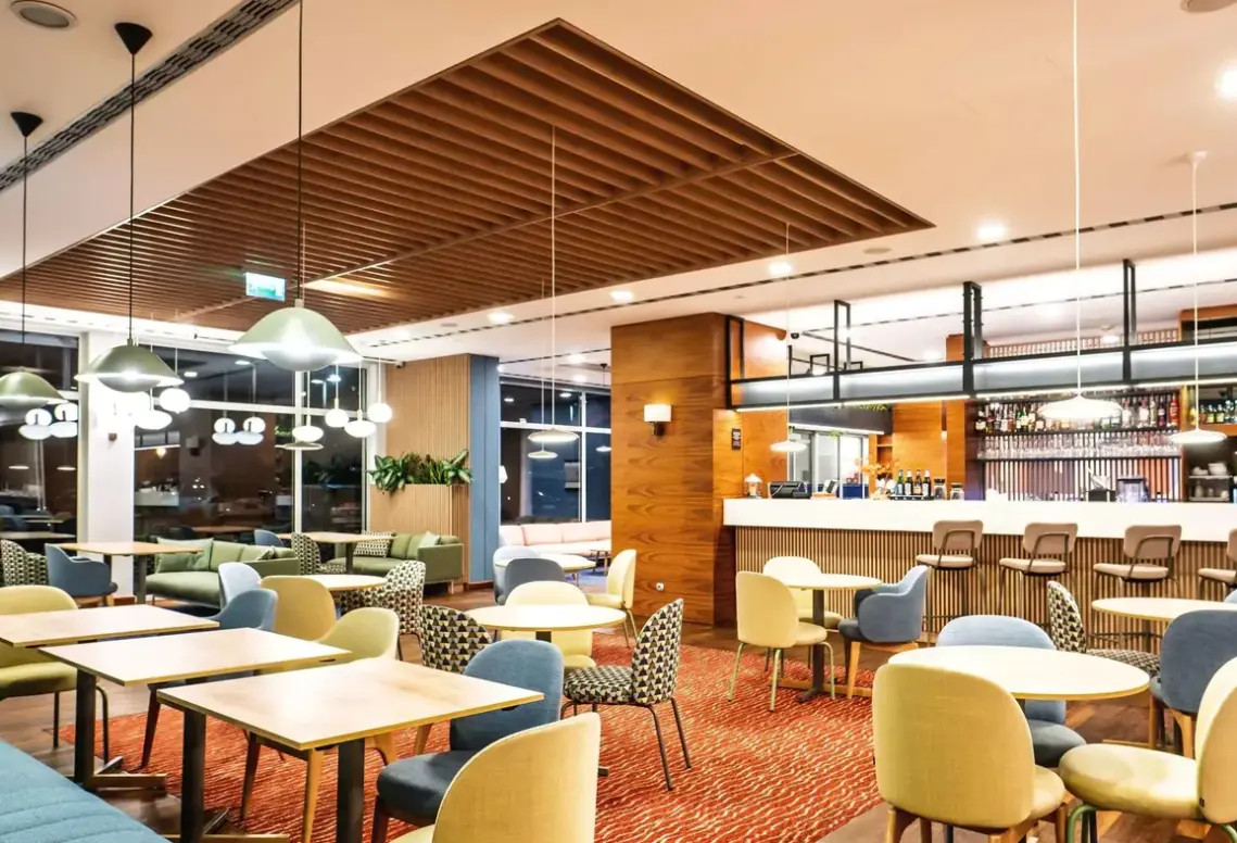 Restauracja i jedzenie w hotelu Hampton by Hilton Swinoujscie