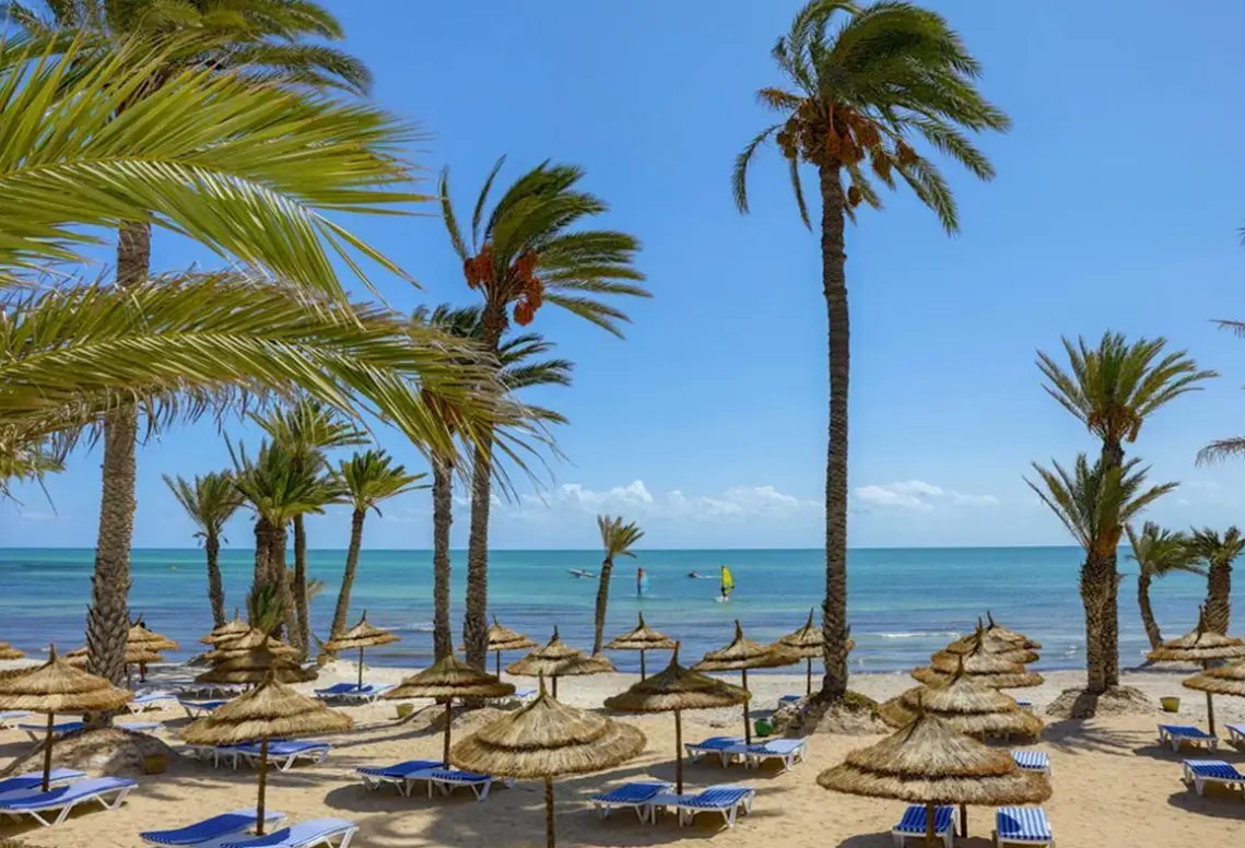 Plaża przy hotelu Hari Club Beach Resort Djerba