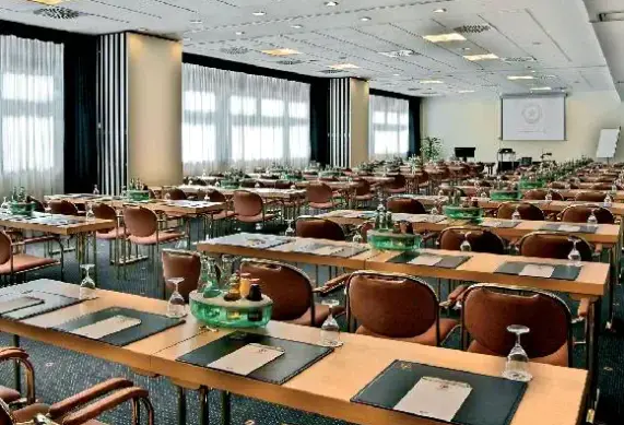 Restauracja i jedzenie w hotelu Hollywood Media