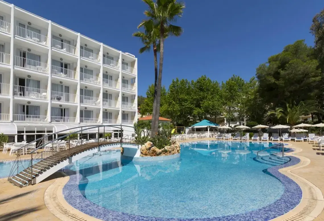 Basen w hotelu Hsm S'Olivera