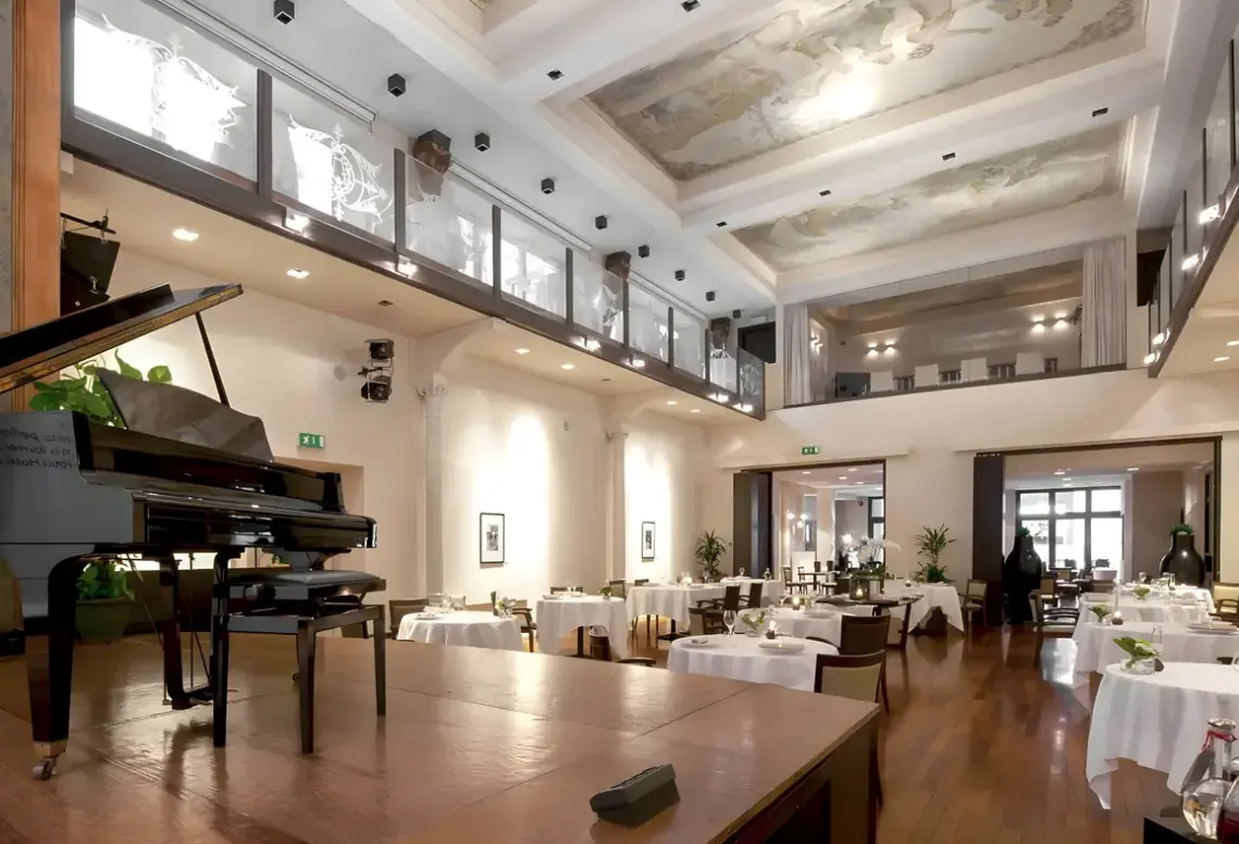 Restauracja i jedzenie w hotelu I Portici Bologna