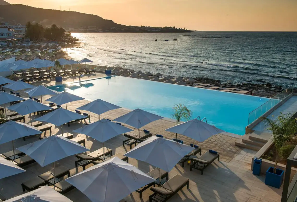 Basen w hotelu I Resort Beach